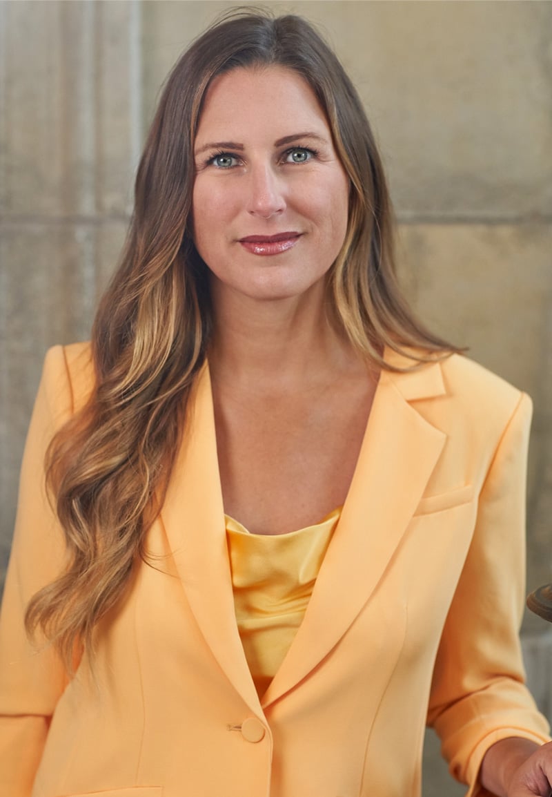 DR. ALEXIS E. DIXON